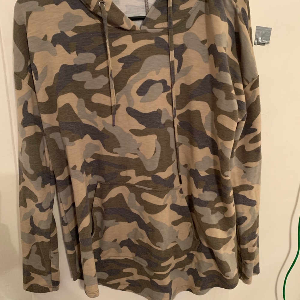 Camo hoodie. M